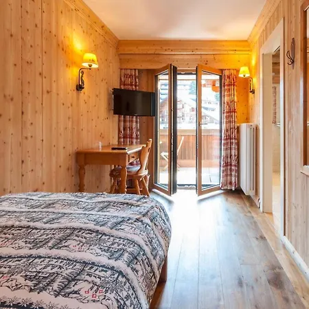 Alpe Fleurie & Restaurant 호텔 3*